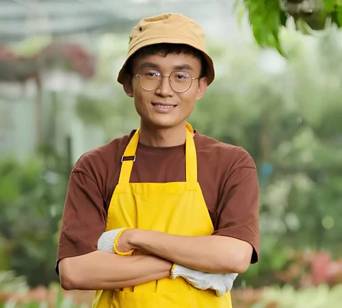 proprietaire-pepiniere-fleurs_274689-36322.webp